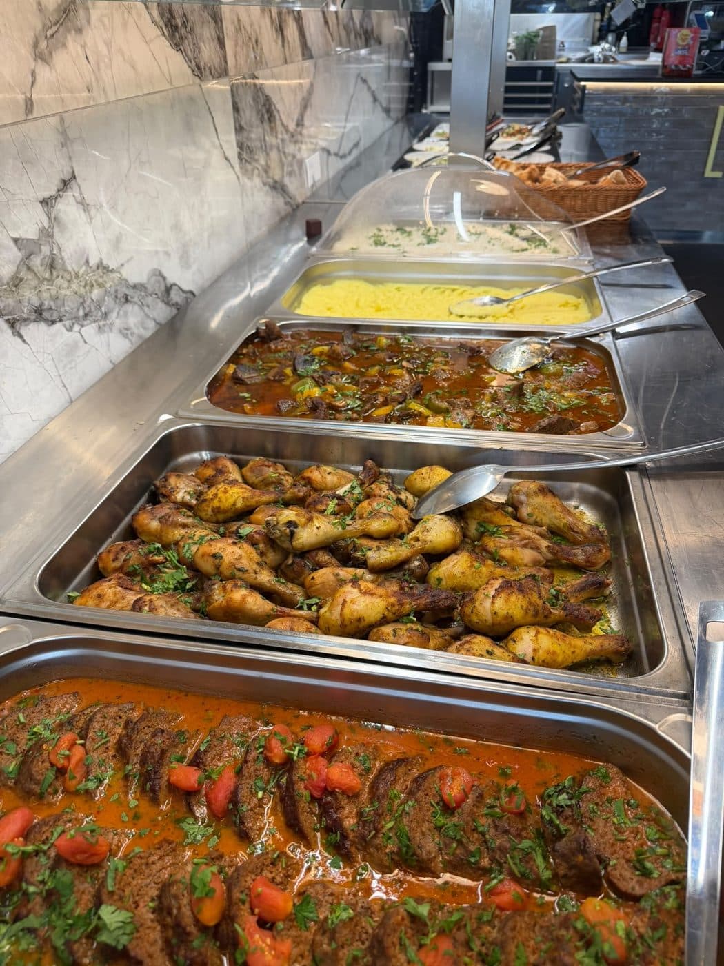 Viikonloppulounas – Lioran lounasbuffet
